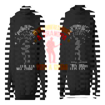 ギターを持ったおじいちゃんを決して過小評価しないでください スウェットシャツ - Kawaiitshirt