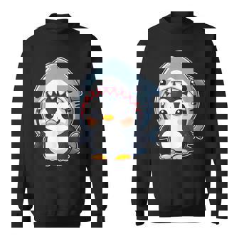 サメのコスチュームを着た面白いペンギン スウェットシャツ - Kawaiitshirt