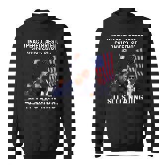 スティル・スタンディング・トランプ 2024 暗殺未遂 スウェットシャツ - Kawaiitshirt