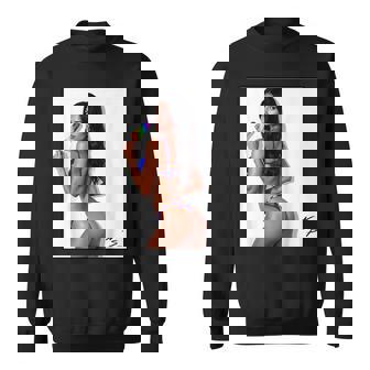 セクシーガールグラフィックtシャツ アイスポップのセクシーなラティーナブーティーガール。 スウェットシャツ - Kawaiitshirt