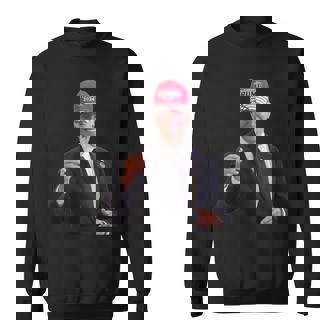 バイデンはトランプの帽子をかぶっています 2024 スウェットシャツ - Kawaiitshirt