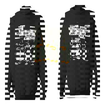 ペンギンの関税 聞いた島 ペンギンと一緒に立つ スウェットシャツ - Kawaiitshirt