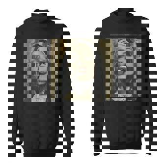 熱い尼僧がタバコを吸う、反抗的な尼僧 スウェットシャツ - Kawaiitshirt