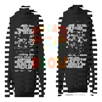 生徒たちの成長を見守る100日 学校教師の100日 スウェットシャツ - Kawaiitshirt