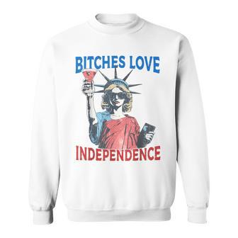 Vintage Bitches Love Independence 4Th Of July Cocktail Sweatshirt - Thegiftio UK