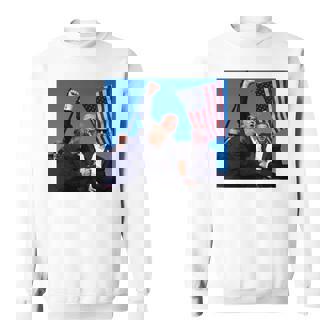 トランプ大統領のために祈り、決して降伏しない、神の祝福トランプ。 長袖tシャツ スウェットシャツ - Kawaiitshirt