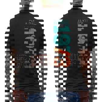 1973年4月1973年 レトロ 1973 ヴィンテージ 1973 メンズTシャツ バックプリント - Kawaiitshirt