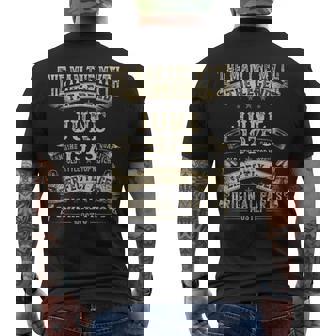 50E Anniversaire Cadeaux Pour Hommes Mythologie De Juin 1975 T-shirt imprimé au dos - Cadeauxyz
