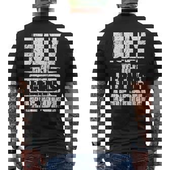 7月 伝説が生まれるとき 誕生月デザイン メンズTシャツ バックプリント - Kawaiitshirt