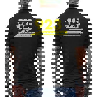 923形ドクターイエローT4 イラスト923テキスト メンズTシャツ バックプリント - Kawaiitshirt