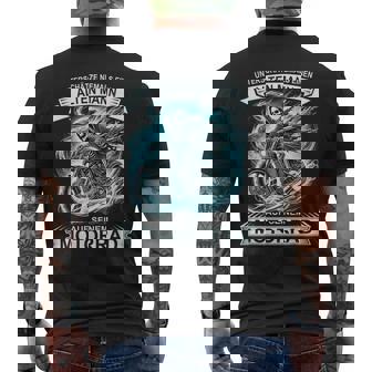 Biker Never Underestimate An Old Man On Motorcycle T-Shirt mit Rückendruck - Seseable