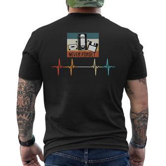 Cassette Disquettehs Tape 60S Never Forget Cassette T-shirt imprimé au dos - Cadeauxyz