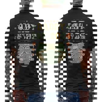 Daddy Est 2024 年生パパ 新米パパ 初めてのパパ 若いパパ メンズTシャツ バックプリント - Kawaiitshirt