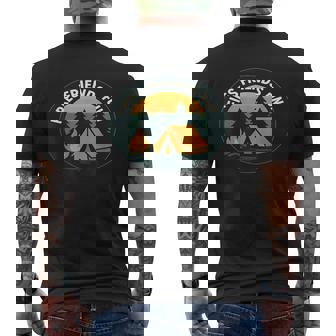 Feux Et Amis Camping Rétro Avec Tente Et Feu De Camp T-shirt imprimé au dos - Cadeauxyz