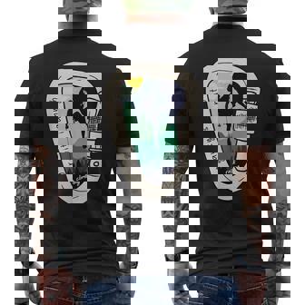 Gravity Is A Myth カラビナ ロッククライミング 山登り メンズTシャツ バックプリント - Kawaiitshirt