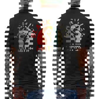 Lives Matter Raised Fist Retrointage No Racism メンズTシャツ バックプリント - Kawaiitshirt