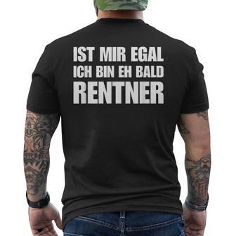Rentner Lustigpruch Ist Mir Egal Ich Bin Eh Bald Rentner T-Shirt mit Rückendruck - Geschenkecke