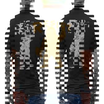 Resist サスカッチティー—面白いクリプティッド抗議 メンズTシャツ バックプリント - Kawaiitshirt