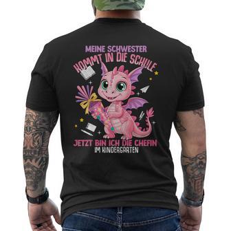 Schulkind 2025 Meinechwester Kommt In Diechulechultüte T-Shirt mit Rückendruck - Geschenkecke