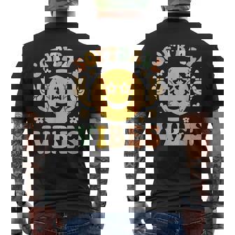 Softballibes 星目スマイル ポジティブソフトボール メンズTシャツ バックプリント - Kawaiitshirt