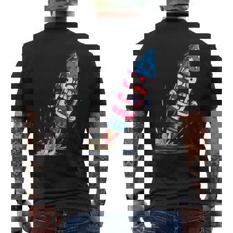 Superbe Fusée De Feu D'artifice Aux Couleurs Patriotiques T-shirt imprimé au dos - Cadeauxyz