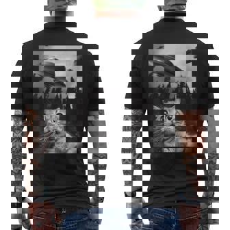 Ufo と面白い猫のセルフィー メンズTシャツ バックプリント - Kawaiitshirt