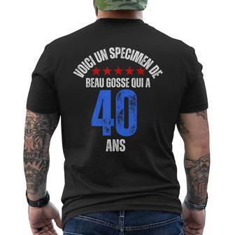 Voici Unpécimen De Beau Gosse Qui A 40 Ans T-shirt imprimé au dos - Cadeauxyz