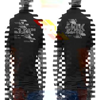 【スズキさんや鈴木さんの為のデザイン】 誇り 自慢 推し活 アイドル スター 応援 おもしろ 面白 ネタ メンズTシャツ バックプリント - Kawaiitshirt