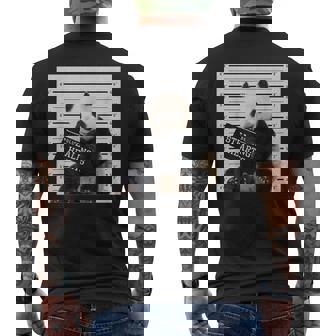 かわいいパンダの顔写真 犯罪者パンダ メンズTシャツ バックプリント - Kawaiitshirt