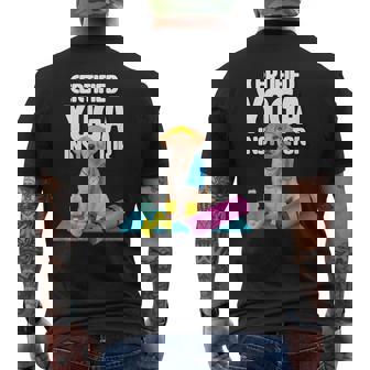 かわいい黄色いラブラドールヨガの先生が犬の子犬のためにヨガを作ります。 メンズTシャツ バックプリント - Kawaiitshirt