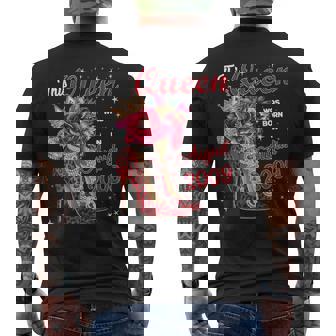 この女王は2009年8月に誕生しました。 メンズTシャツ バックプリント - Kawaiitshirt