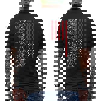 アメリカ、愛国的なアメリカ国旗、ペイズリー、バンダナプリント。 メンズTシャツ バックプリント - Kawaiitshirt
