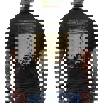 エゴン・シーレ作「ドナウ川のシュタインの教会」1913 メンズTシャツ バックプリント - Kawaiitshirt