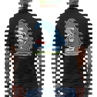 カード遊びをするサメ メンズTシャツ バックプリント - Kawaiitshirt