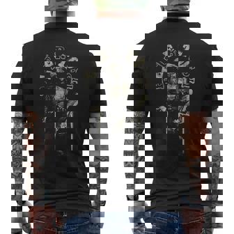 キム・ゴットレイブ・ウォーカーによる椅子に座るピーター・トッシュの写真 メンズTシャツ バックプリント - Kawaiitshirt