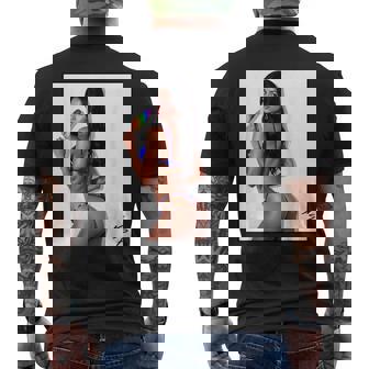 セクシーガールグラフィックtシャツ アイスポップのセクシーなラティーナブーティーガール。 メンズTシャツ バックプリント - Kawaiitshirt