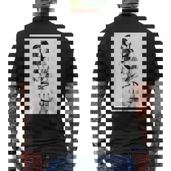 セクシーガールグラフィックtシャツ セクシーブルネットピンナップガール B&W メンズTシャツ バックプリント - Kawaiitshirt