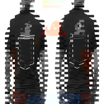 タコさんウインナー たこさん ウインナー 食べ物 イラスト ワンポイント ポケット デザイン かわいい おもしろ メンズTシャツ バックプリント - Kawaiitshirt