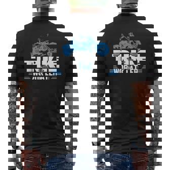 トライクファーストワーク後期三輪トライクバイクトライカートライクトライク メンズTシャツ バックプリント - Kawaiitshirt