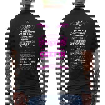 ドイツ語のテキスト「Gleichzeitig Prinzessin Chefin」と書かれた最高のシェフィンの言葉 メンズTシャツ バックプリント - Kawaiitshirt