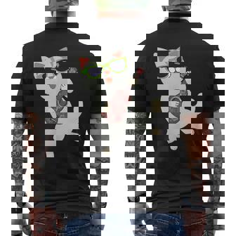 ハワイアンウケ猫遊びウクレレバッジポケット メンズTシャツ バックプリント - Kawaiitshirt