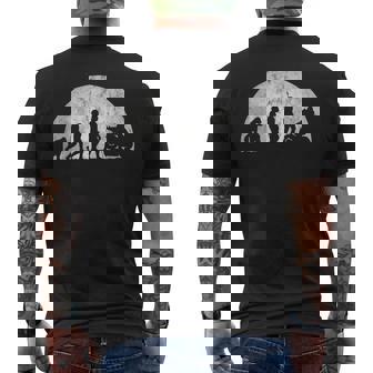 バイカーの進化-人間のモーターサイクルモータースポーツの進化 メンズTシャツ バックプリント - Kawaiitshirt