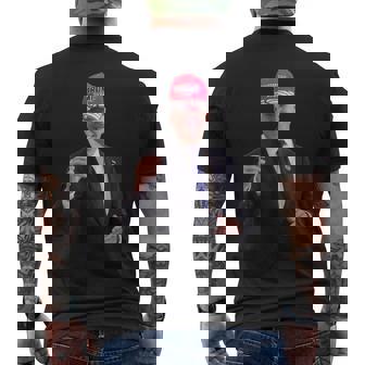 バイデンはトランプの帽子をかぶっています 2024 メンズTシャツ バックプリント - Kawaiitshirt