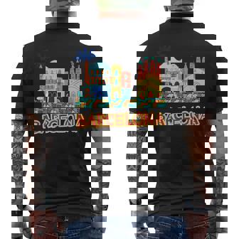 バルセロナの象徴的な建物とサグラダファミリア カラフル メンズTシャツ バックプリント - Kawaiitshirt