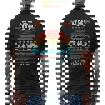 パパ 2025 出産報告 妊娠報告 父親になる人 メンズTシャツ バックプリント - Kawaiitshirt