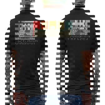 パリのルーブル美術館 フランス観光 メンズTシャツ バックプリント - Kawaiitshirt