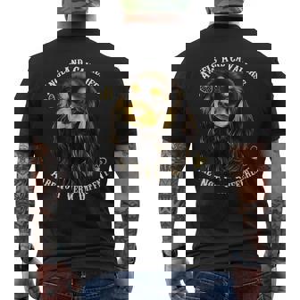 ブラックとタン、キャバリアキングチャールズ・スパニエル メンズTシャツ バックプリント - Kawaiitshirt