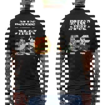 ボンレス犬とボンレス猫 ハンバーガーとおにぎり ダークカラー メンズTシャツ バックプリント - Kawaiitshirt