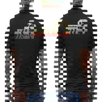 レトロなヴィンテージ チェロラバー 人間の進化 チェロ。 メンズTシャツ バックプリント - Kawaiitshirt