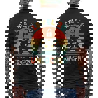 レベル 20 アンロック レトロ ヴィンテージ 面白い 20歳の誕生日 ゲーマー メンズTシャツ バックプリント - Kawaiitshirt